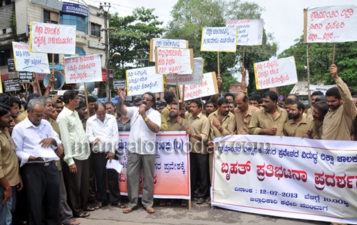 auto protest3jul12 4